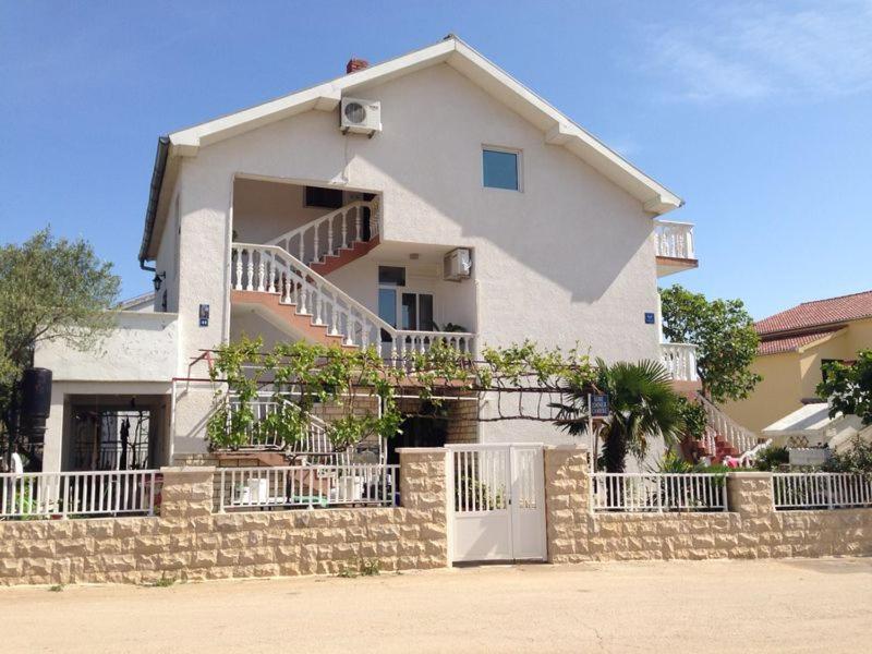 Apartmani Slavica Biograd Na Moru Ngoại thất bức ảnh
