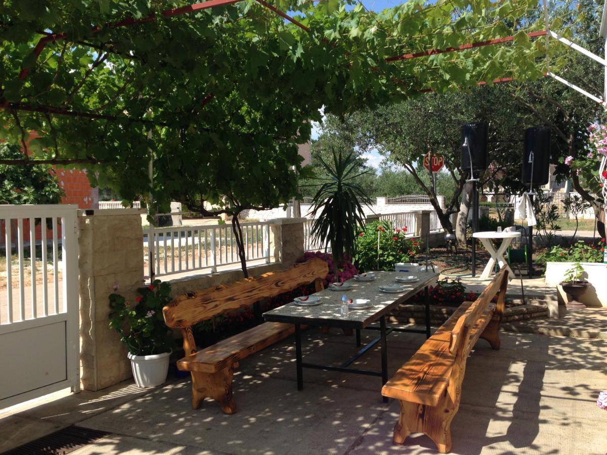 Apartmani Slavica Biograd Na Moru Ngoại thất bức ảnh